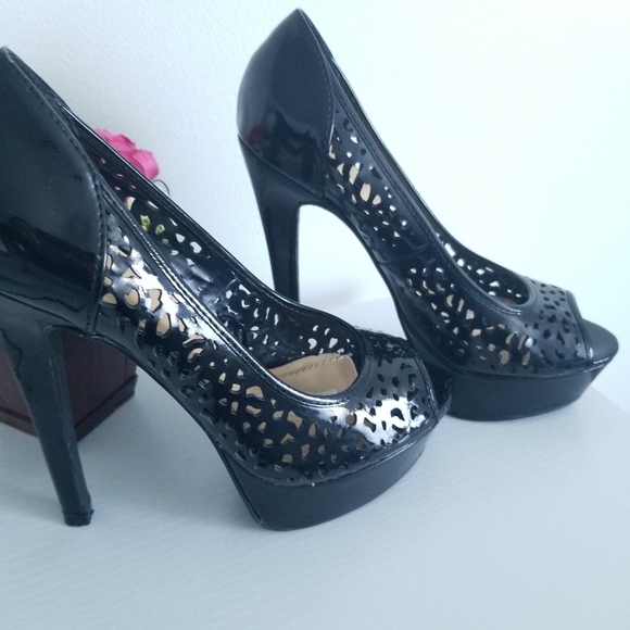 Black Lace Shiny Basic Platform Open Toe Heels - Picture 2 of 15